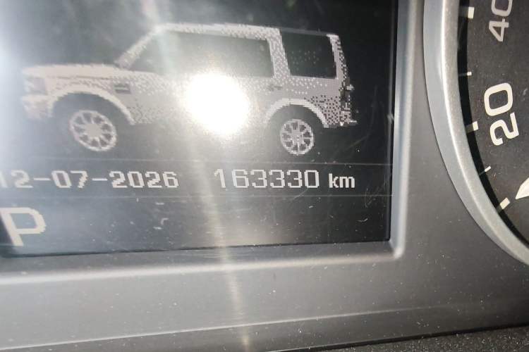 Used Land Rover Discovery 2015 3.0 SC V6 SE Odometer Close Up