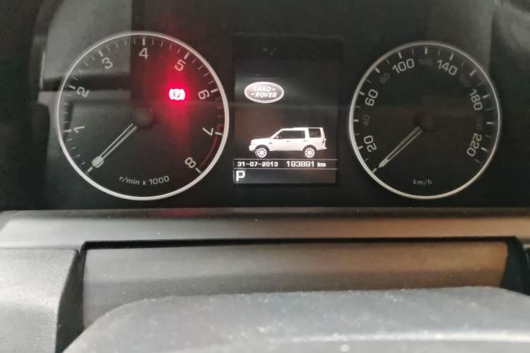 Used Land Rover Discovery 2015 3.0 SC V6 SE Odometer Close Up