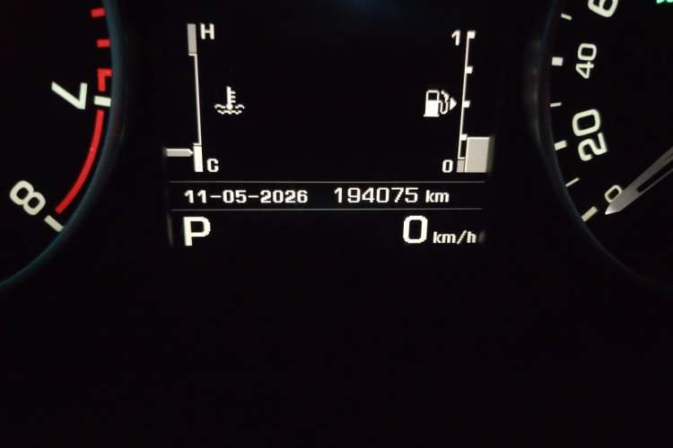 Used Land Rover Discovery  Odometer Close Up