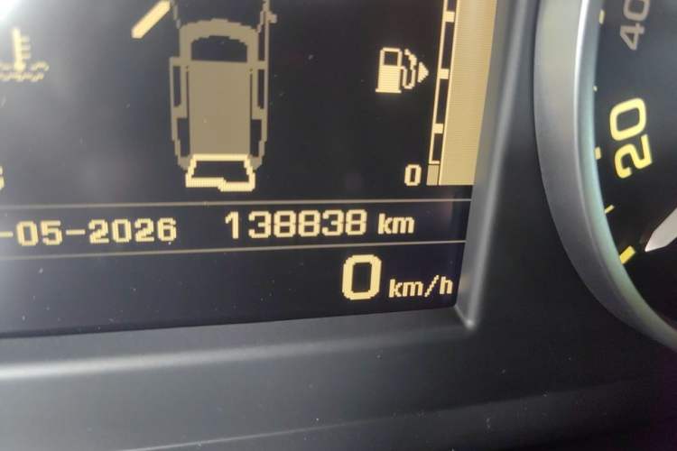 Used Land Rover Discovery 2015 3.0 SC V6 HSE Odometer Close Up
