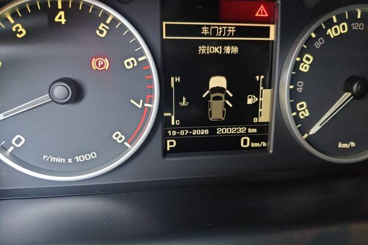Used Land Rover Discovery 2015 3.0 SC V6 SE Odometer Close Up