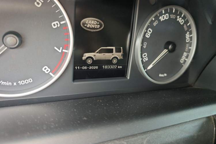 Used Land Rover Discovery 2015 3.0 SC V6 HSE Odometer Close Up