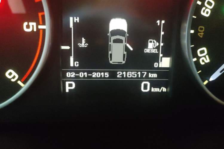 Used Land Rover Discovery 2015 3.0 SDV6 HSE Diesel Version Odometer Close Up