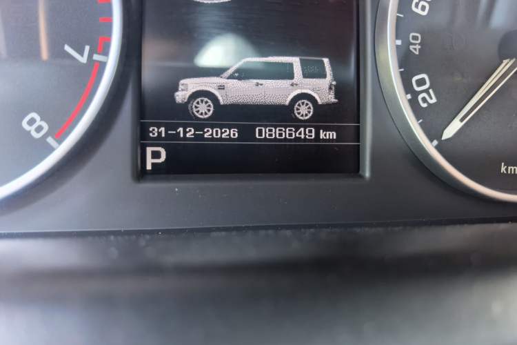 Used Land Rover Discovery 2015 3.0 SC V6 HSE Odometer Close Up