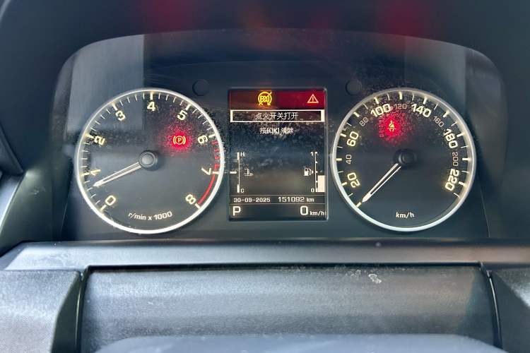 Used Land Rover Discovery 2015 3.0 SC V6 HSE Odometer Close Up