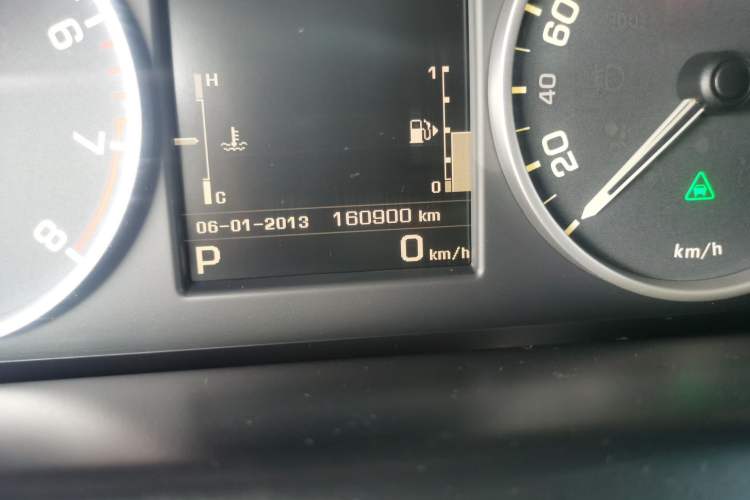 Used Land Rover Discovery 2015 3.0 SC V6 HSE Odometer Close Up