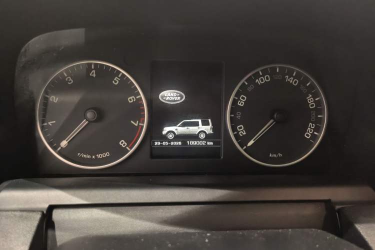 Used Land Rover Discovery 2015 3.0 SC V6 SE Odometer Close Up