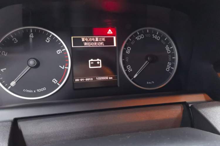 Used Land Rover Discovery 2015 3.0 SC V6 HSE Odometer Close Up