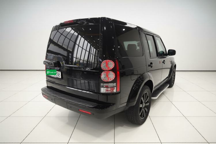 Used Land Rover Discovery 2015 3.0 SDV6 HSE Diesel Version Rear Right 45 Deg
