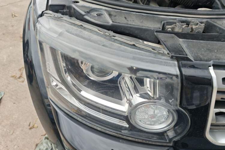 Used Land Rover Discovery 2015 3.0 SC V6 SE Right Front Headlight
