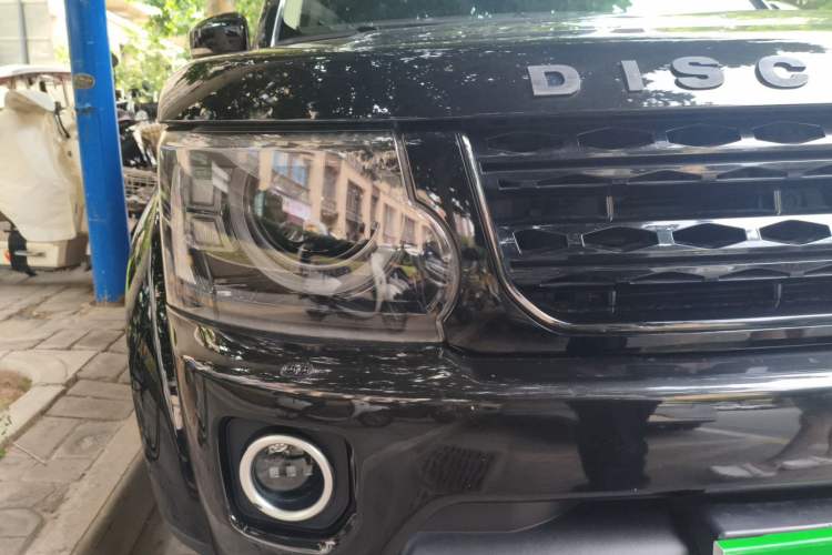Used Land Rover Discovery 2015 3.0 SC V6 SE Right Front Headlight