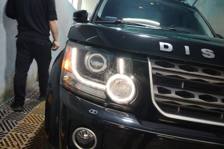 Used Land Rover Discovery  Right Front Headlight