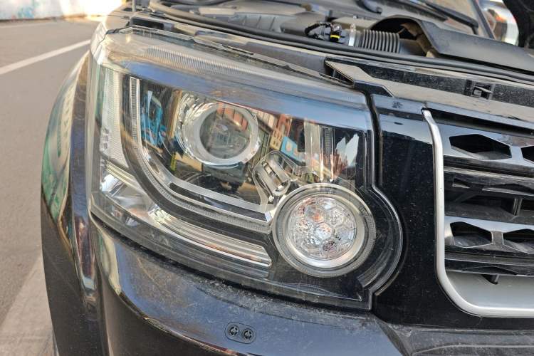 Used Land Rover Discovery 2015 3.0 SC V6 HSE Right Front Headlight