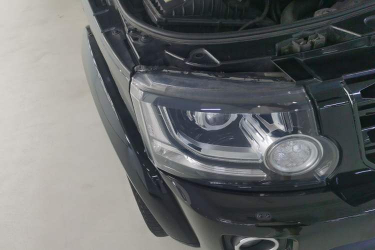Used Land Rover Discovery 2015 3.0 SC V6 SE Right Front Headlight