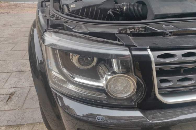 Used Land Rover Discovery 2015 3.0 SC V6 HSE Right Front Headlight