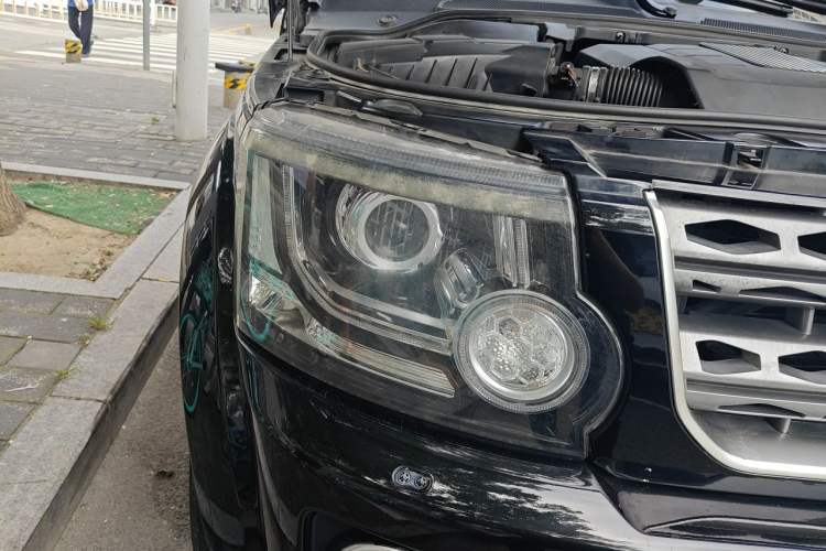 Used Land Rover Discovery 2015 3.0 SC V6 SE Right Front Headlight
