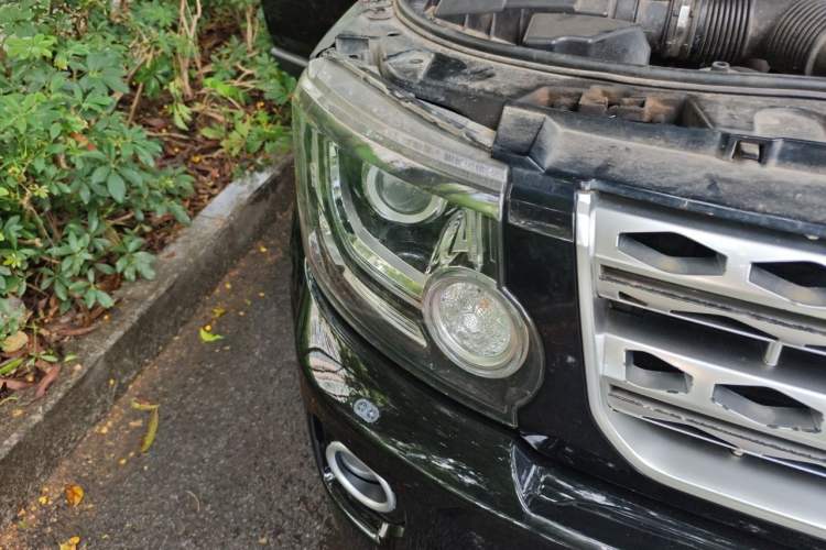 Used Land Rover Discovery 2015 3.0 SDV6 HSE Diesel Version Right Front Headlight
