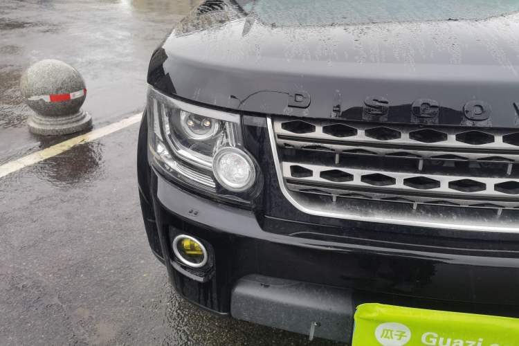 Used Land Rover Discovery 2015 3.0 SC V6 SE Right Front Headlight