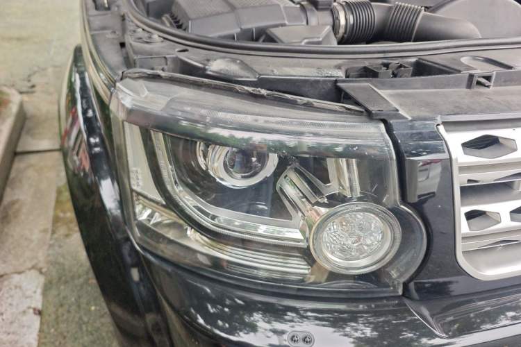Used Land Rover Discovery 2015 3.0 SDV6 HSE Diesel Version Right Front Headlight