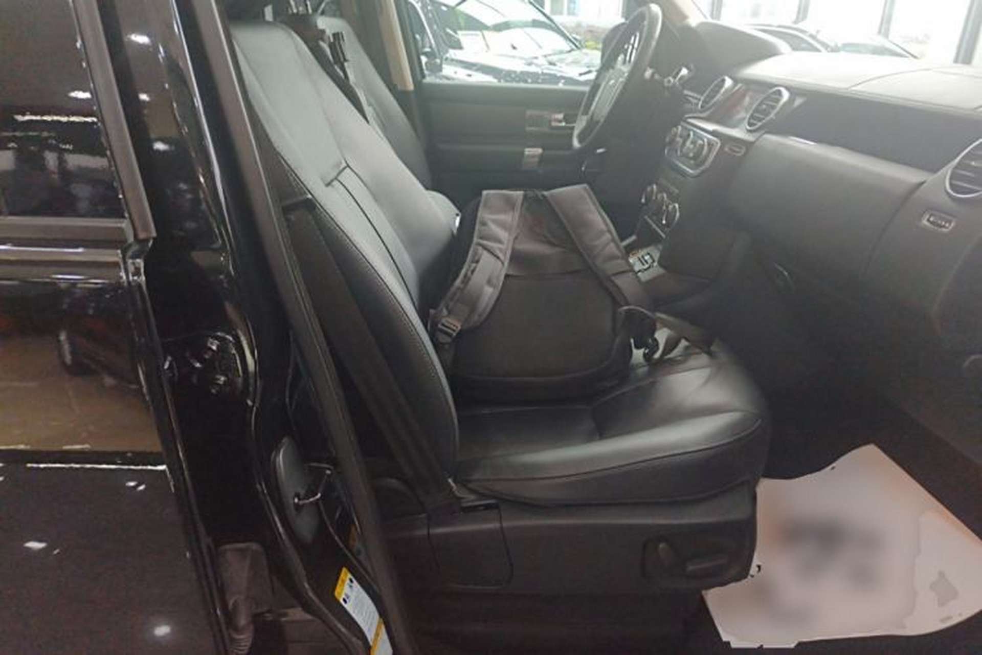 Used Land Rover Discovery 2015 3.0 SDV6 HSE Diesel Version Right Front Seat