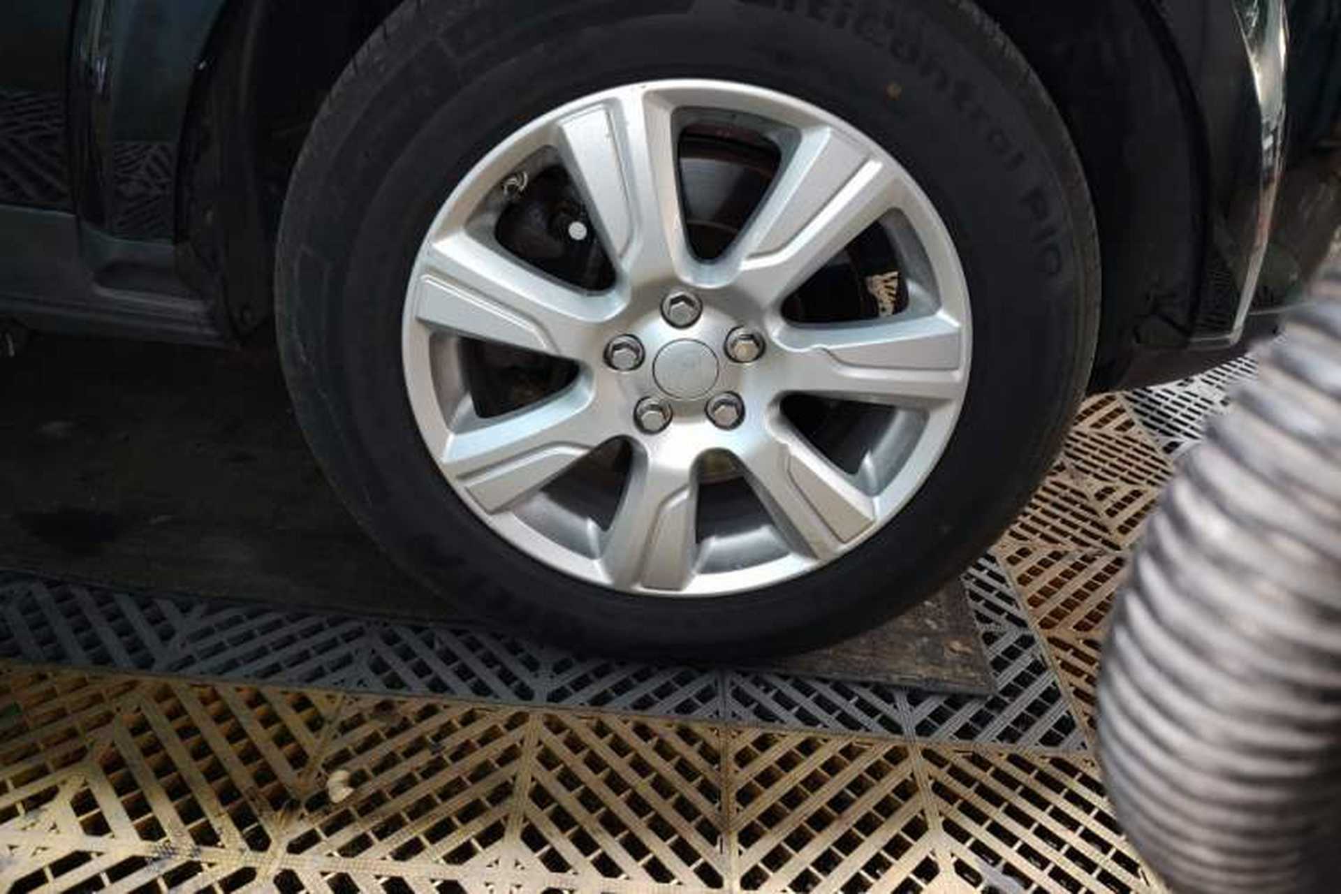 Used Land Rover Discovery  Right Front Wheel Hub