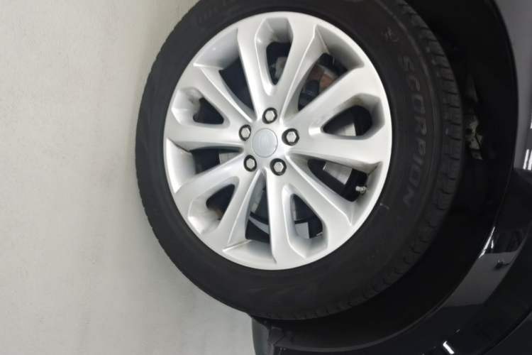 Used Land Rover Discovery 2015 3.0 SC V6 SE Right Front Wheel Hub