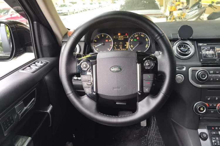 Used Land Rover Discovery 2015 3.0 SC V6 SE Steering Wheel