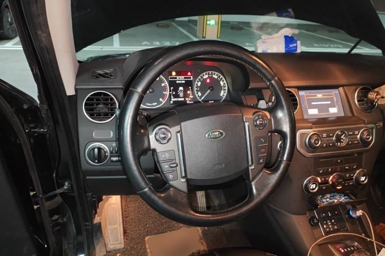 Used Land Rover Discovery 2015 3.0 SC V6 SE Steering Wheel