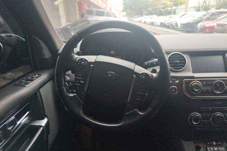 Used Land Rover Discovery 2015 3.0 SC V6 SE Steering Wheel