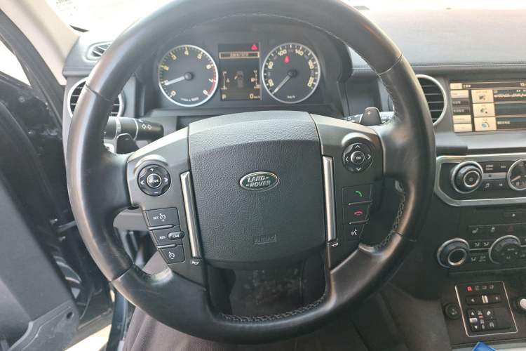 Used Land Rover Discovery 2015 3.0 SC V6 HSE Steering Wheel