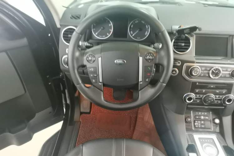 Used Land Rover Discovery 2015 3.0 SC V6 SE Steering Wheel