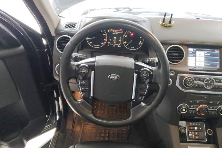 Used Land Rover Discovery 2015 3.0 SC V6 HSE Luxury Steering Wheel