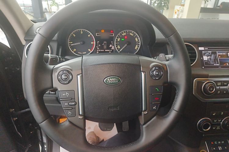 Used Land Rover Discovery 2015 3.0 SDV6 HSE Diesel Version Steering Wheel