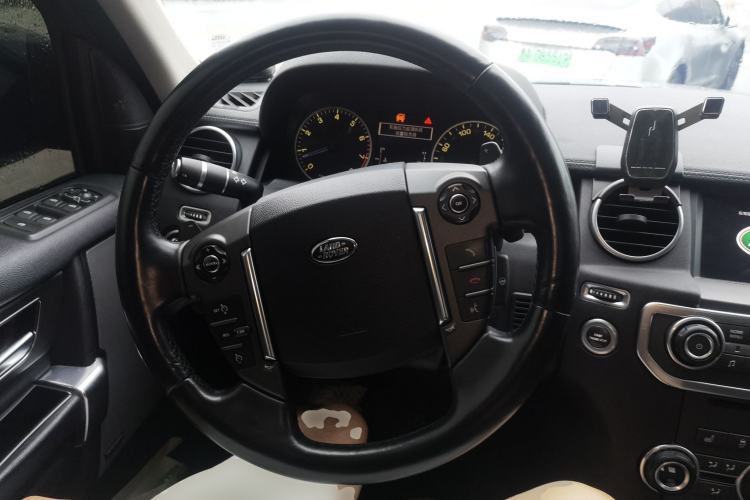 Used Land Rover Discovery 2015 3.0 SC V6 SE Steering Wheel