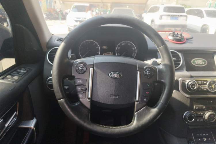 Used Land Rover Discovery 2015 3.0 SC V6 HSE Steering Wheel