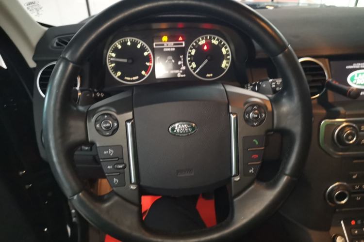 Used Land Rover Discovery 2015 3.0 SC V6 SE Steering Wheel