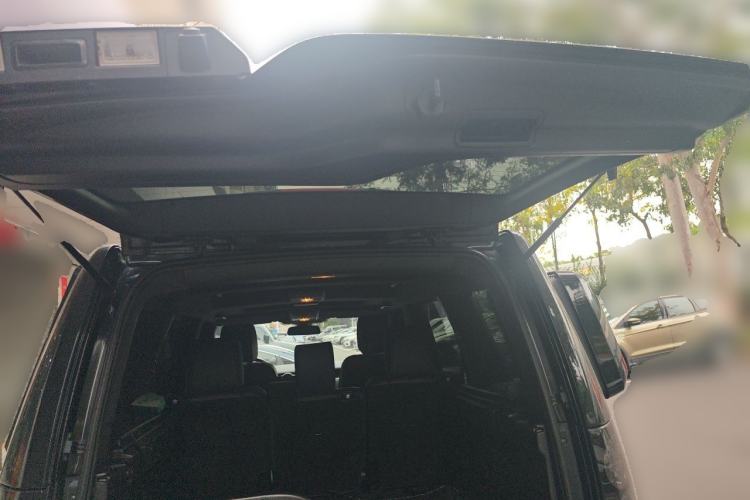 Used Land Rover Discovery 2015 3.0 SC V6 SE Trunk