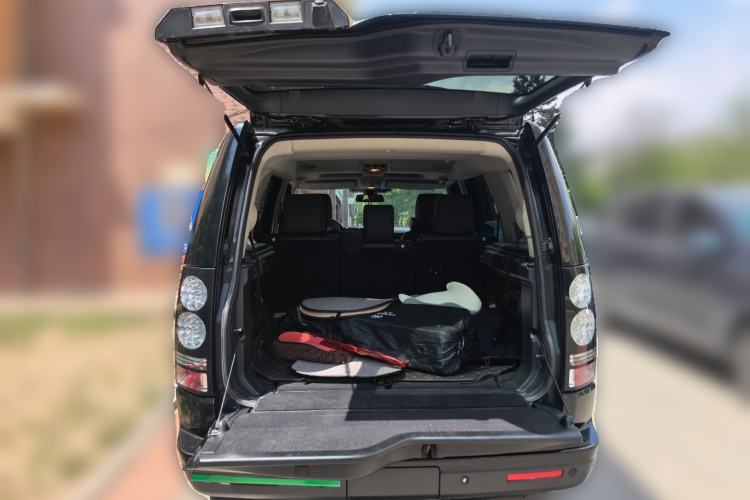 Used Land Rover Discovery 2015 3.0 SC V6 HSE Trunk