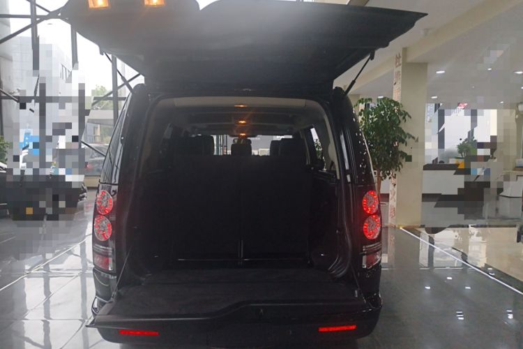 Used Land Rover Discovery 2015 3.0 SDV6 HSE Diesel Version Trunk