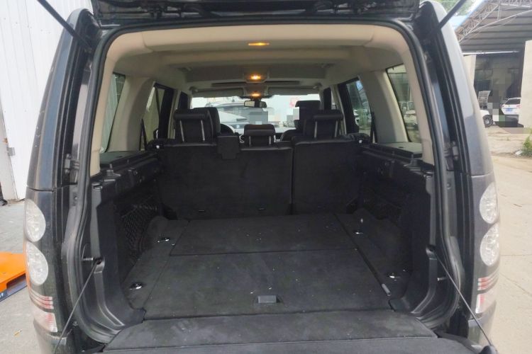Used Land Rover Discovery 2015 3.0 SC V6 SE Trunk