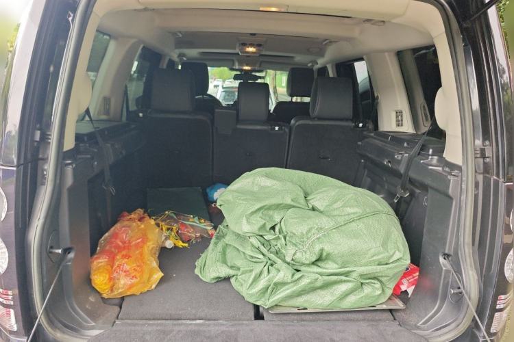 Used Land Rover Discovery 2015 3.0 SDV6 HSE Diesel Version Trunk