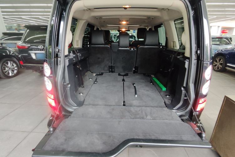 Used Land Rover Discovery 2015 3.0 SC V6 HSE Trunk