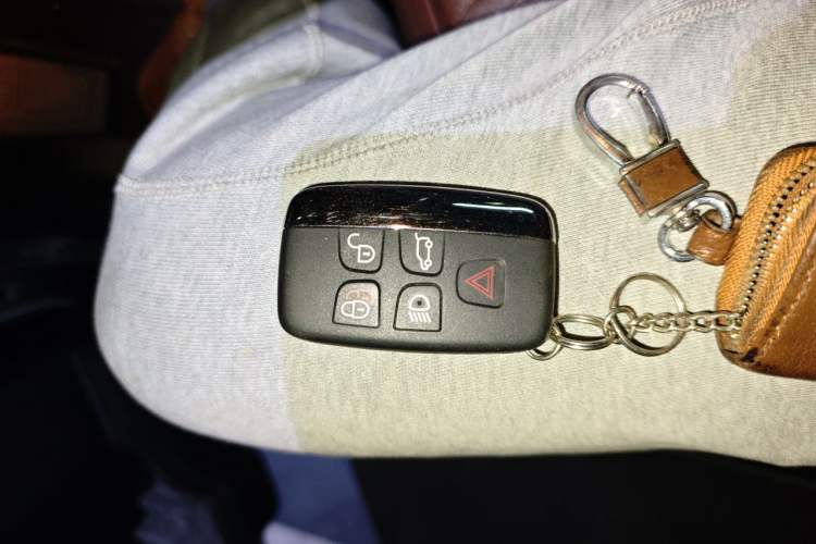 Used Land Rover Discovery 2015 3.0 SC V6 HSE Luxury Vehicle Key