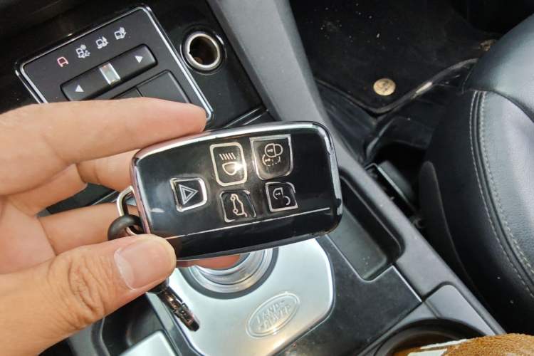 Used Land Rover Discovery 2015 3.0 SC V6 SE Vehicle Key