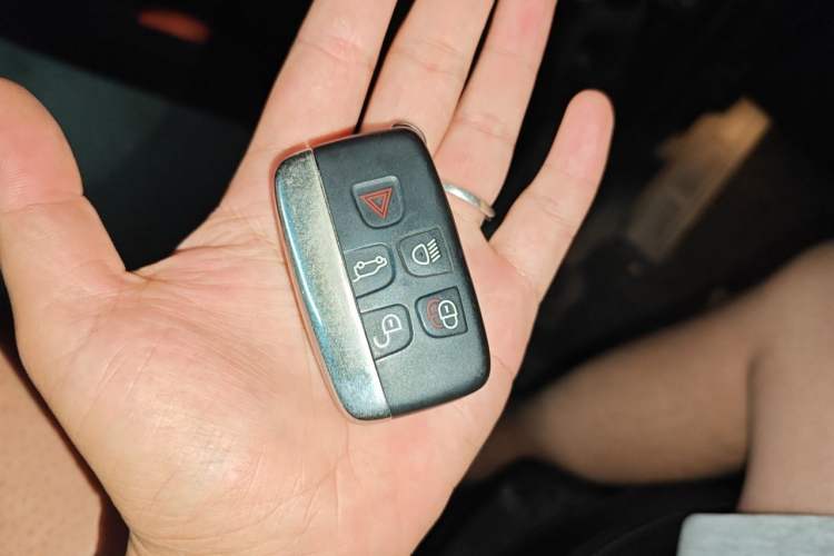 Used Land Rover Discovery 2015 3.0 SC V6 SE Vehicle Key