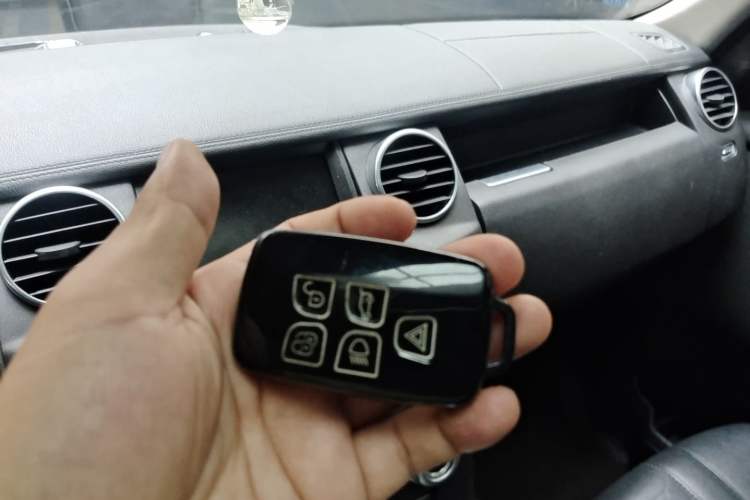 Used Land Rover Discovery 2015 3.0 SC V6 SE Vehicle Key