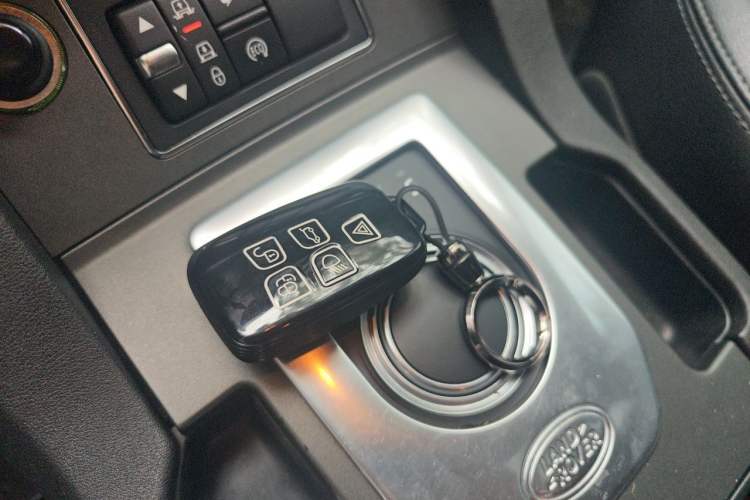 Used Land Rover Discovery 2015 3.0 SC V6 SE Vehicle Key
