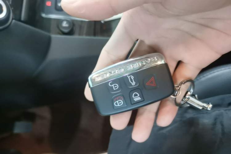 Used Land Rover Discovery 2015 3.0 SC V6 SE Vehicle Key