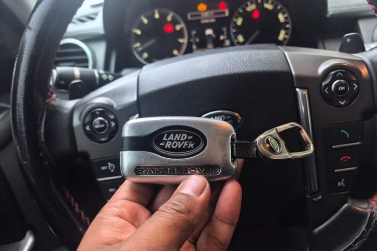Used Land Rover Discovery 2015 3.0 SC V6 HSE Vehicle Key