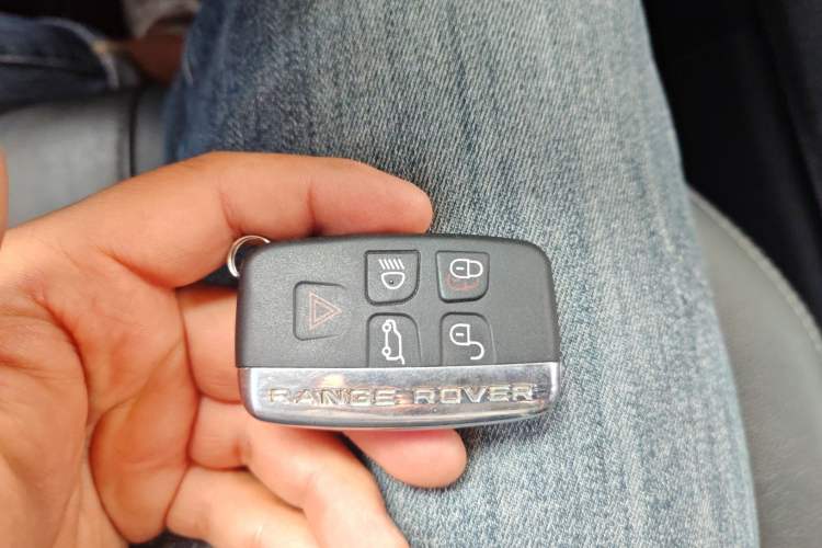 Used Land Rover Discovery 2015 3.0 SC V6 HSE Vehicle Key